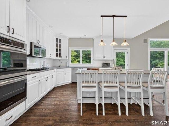 house with 4 bedroom, Waterford CT ES105475477