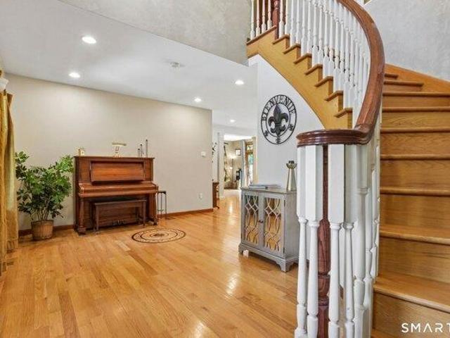 house with 4 bedroom, Waterford CT ES105721729
