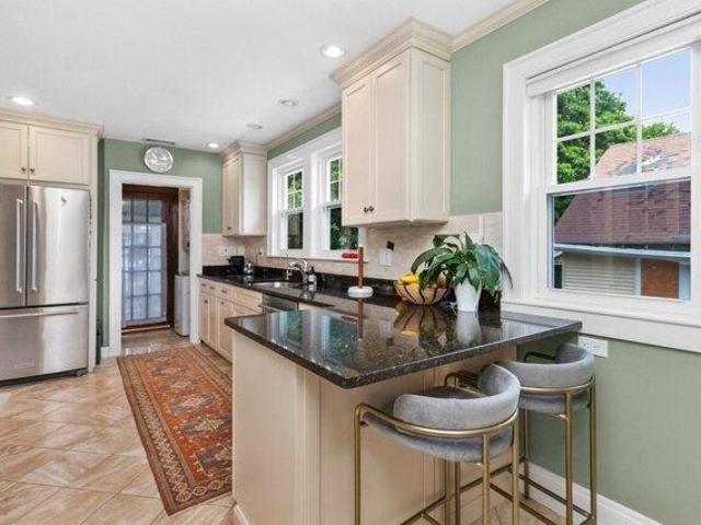 house with 4 bedroom, Watertown MA ES105442265