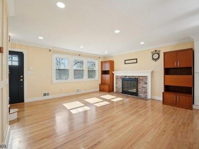 house with 4 bedroom, Wayne NJ ES105203945