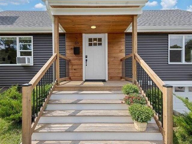 house with 4 bedroom, Webster MA ES105427073