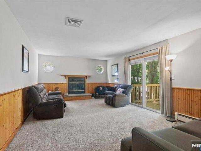 house with 4 bedroom, West Milford NJ ES103158648