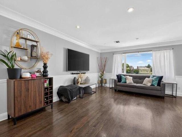 house with 4 bedroom, West New York NJ ES105575678