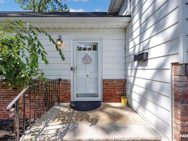 house with 4 bedroom, West Orange NJ ES105535058
