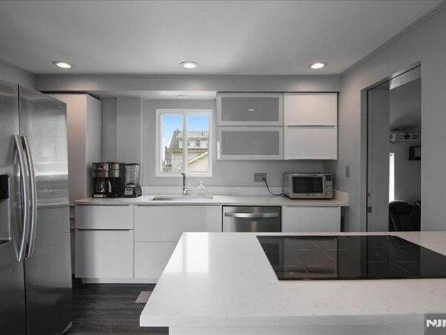 house with 4 bedroom, West Orange NJ ES105721594