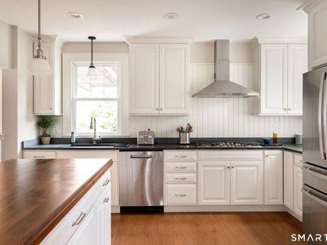 house with 4 bedroom, West Hartford CT ES105418555