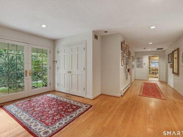 house with 4 bedroom, West Hartford CT ES105651793