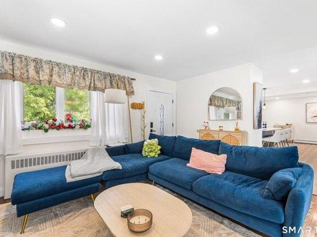 house with 4 bedroom, West Haven CT ES105475960