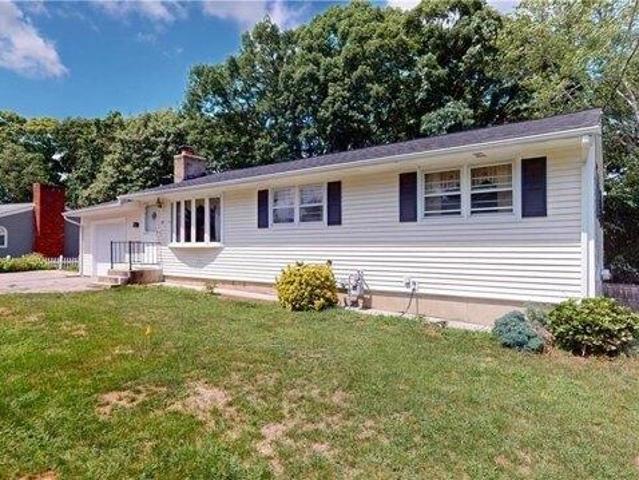 house with 4 bedroom, West Warwick RI ES105771580