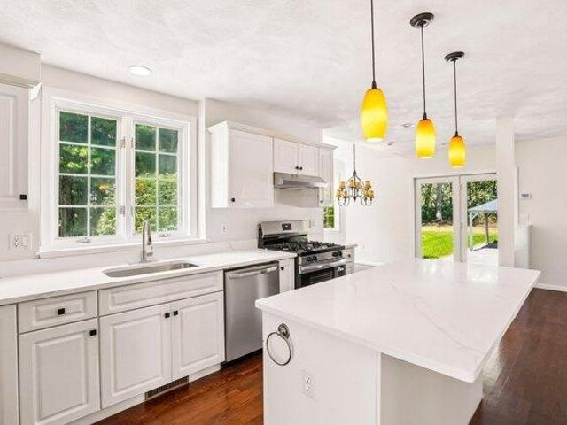 house with 4 bedroom, Westford MA ES105548574