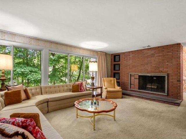 house with 4 bedroom, Weston MA ES105587402