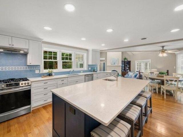 house with 4 bedroom, Westwood MA ES106052677