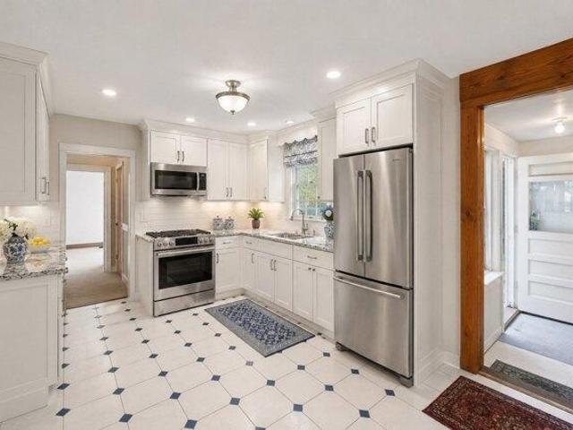 house with 4 bedroom, Weymouth MA ES105440341