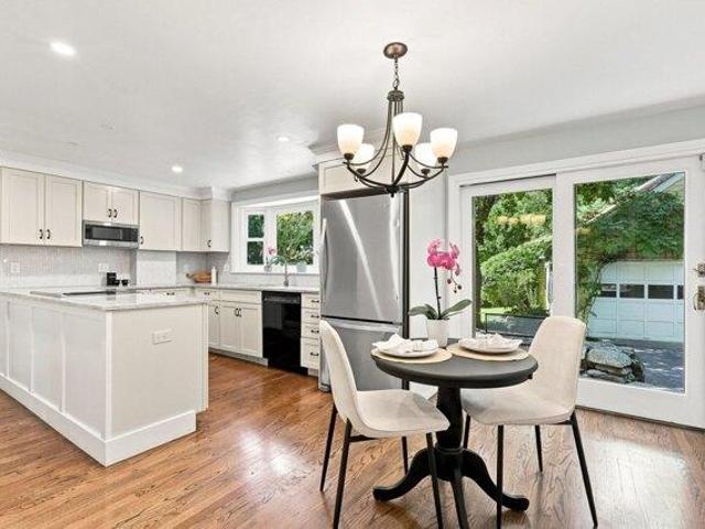 house with 4 bedroom, Winchester MA ES105536056