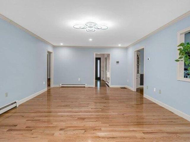 house with 4 bedroom, Windham NH ES105612172