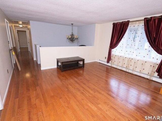 house with 4 bedroom, Windsor Locks CT ES105632619