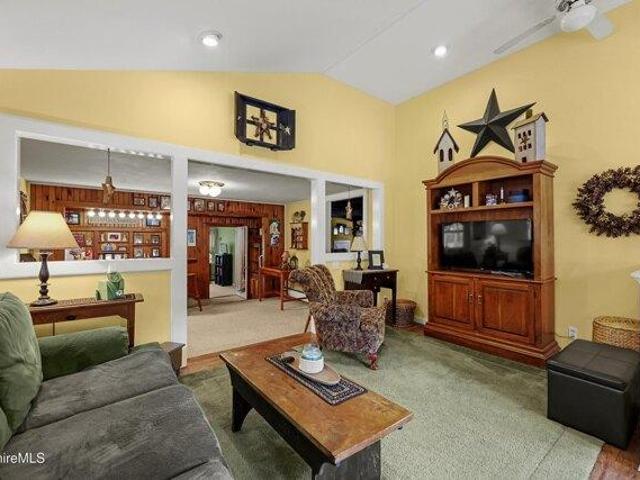 house with 4 bedroom, Williamstown MA ES104604664