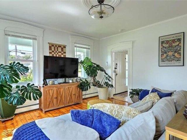 house with 4 bedroom, Woonsocket RI ES105476731