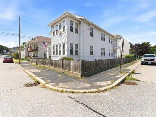 house with 4 bedroom, Woonsocket RI ES105477730