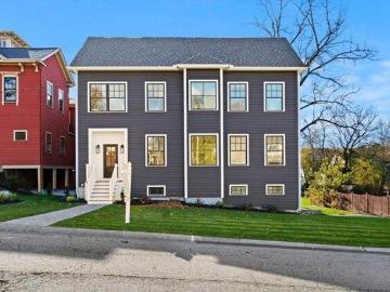 house with 4 bedroom, Woburn MA ES103499815