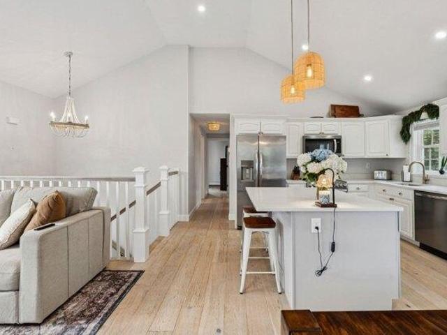 house with 4 bedroom, Woburn MA ES105633093