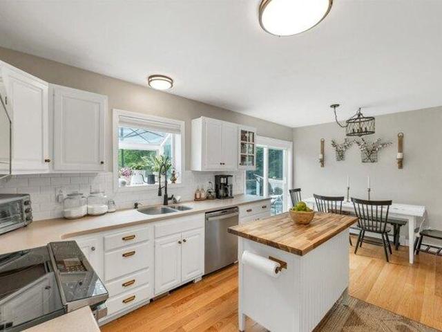 house with 4 bedroom, Wolfeboro NH ES105533389
