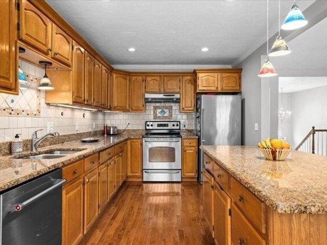 house with 4 bedroom, Worcester MA ES104443798