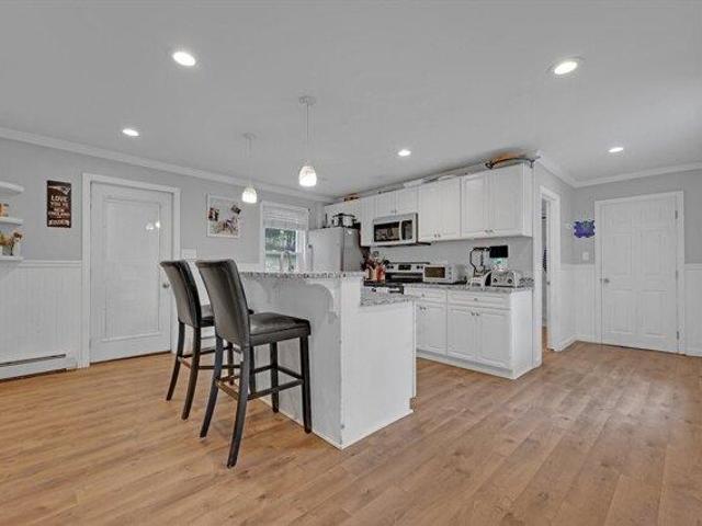 house with 4 bedroom, Worcester MA ES104482016