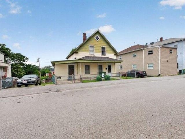 house with 4 bedroom, Worcester MA ES104510590