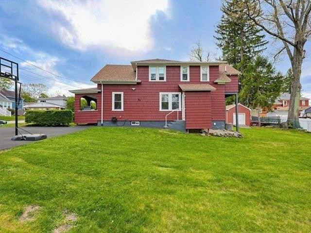 house with 4 bedroom, Worcester MA ES104510178