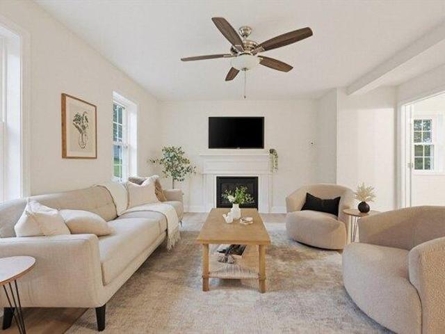 house with 4 bedroom, Worcester MA ES104544131