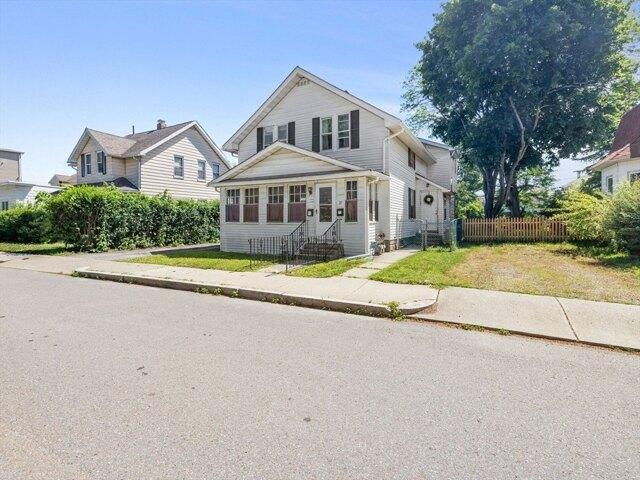 house with 4 bedroom, Worcester MA ES104571592