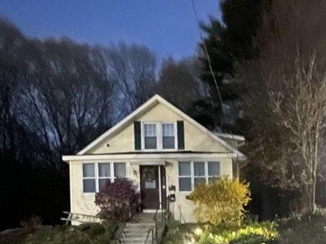 house with 4 bedroom, Worcester MA ES104376872