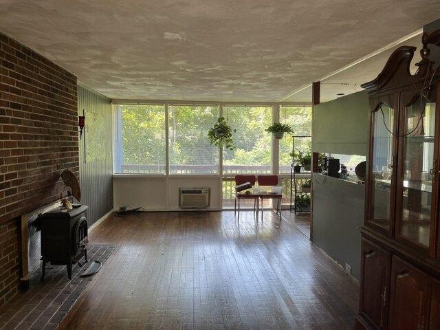 house with 4 bedroom, Worcester MA ES105341386