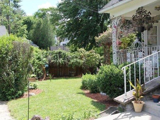 house with 4 bedroom, Worcester MA ES105352570
