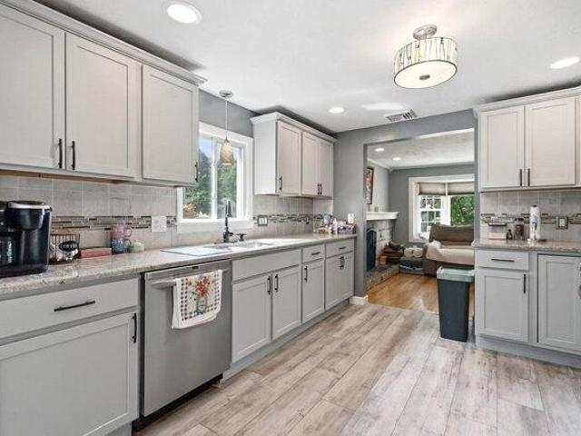 house with 4 bedroom, Agawam MA ES105576780