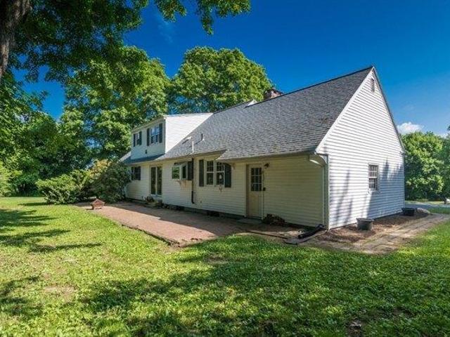 house with 4 bedroom, Amherst MA ES105331535
