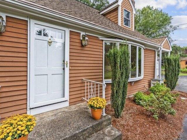 house with 4 bedroom, Attleboro MA ES105561367
