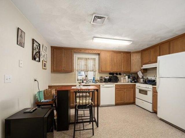 house with 4 bedroom, Attleboro MA ES105610638