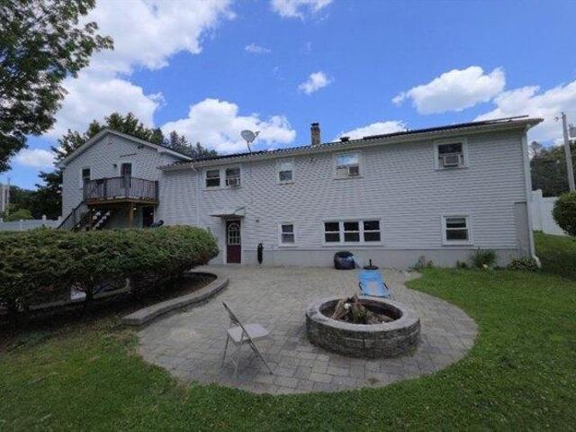 house with 4 bedroom, Auburn MA ES105279376