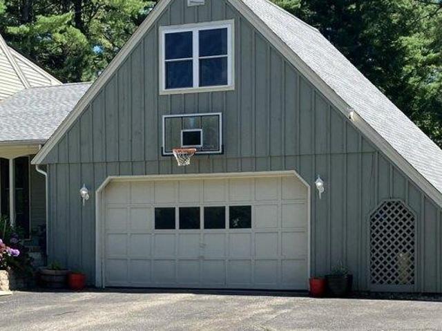 house with 4 bedroom, Auburn ME ES105535422