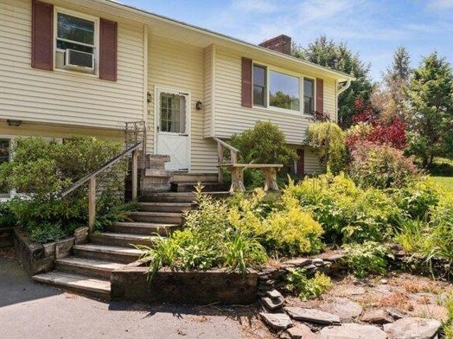 house with 4 bedroom, Barre VT ES105496211
