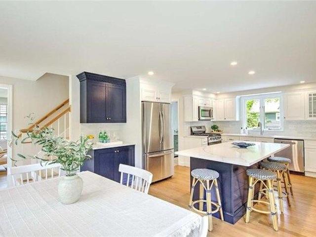 house with 4 bedroom, Barrington RI ES104850689