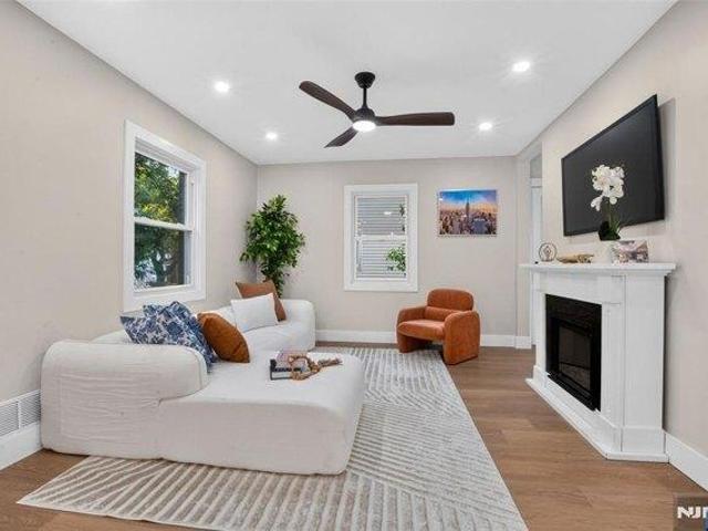 house with 4 bedroom, Bergenfield NJ ES105694900