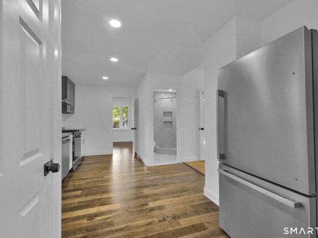 house with 4 bedroom, Bethel CT ES105535524
