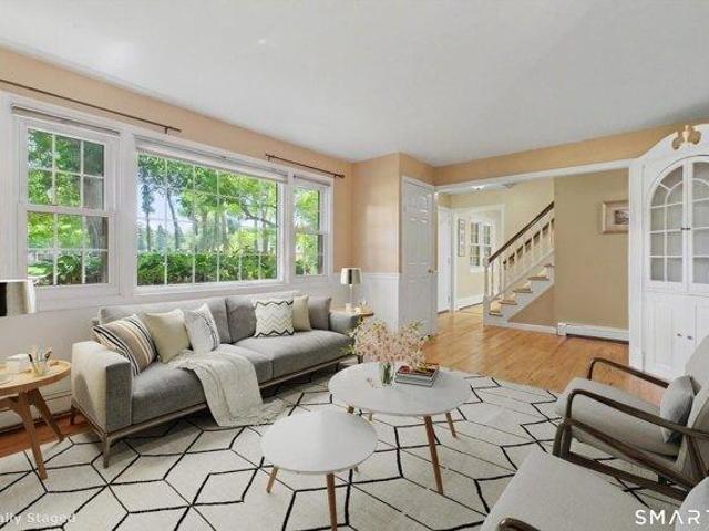 house with 4 bedroom, Bethel CT ES105535118