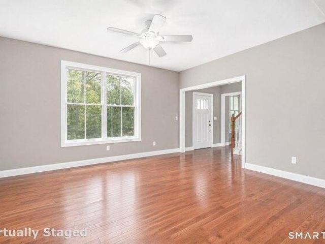 house with 4 bedroom, Bethel CT ES105552140