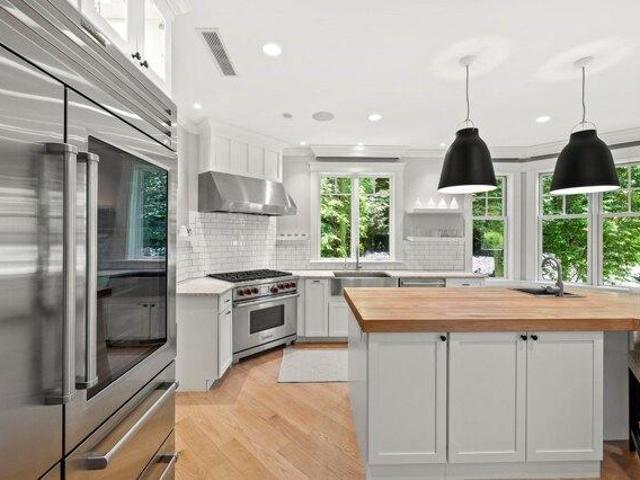 house with 4 bedroom, Beverly MA ES105417660