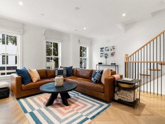 house with 4 bedroom, Boston MA ES105650971