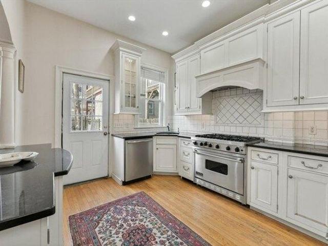 house with 4 bedroom, Boston MA ES105368009